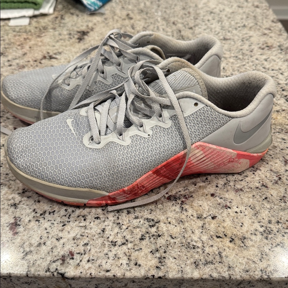 Nike Metcon 5 Women's Training Shoe, 8.5 - DISCONTINUED